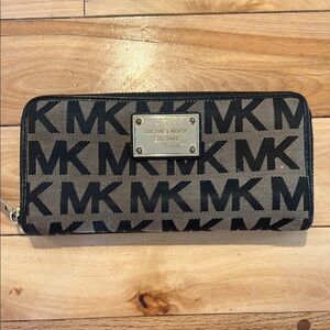 Michael Kors Black and Beige Wallet
